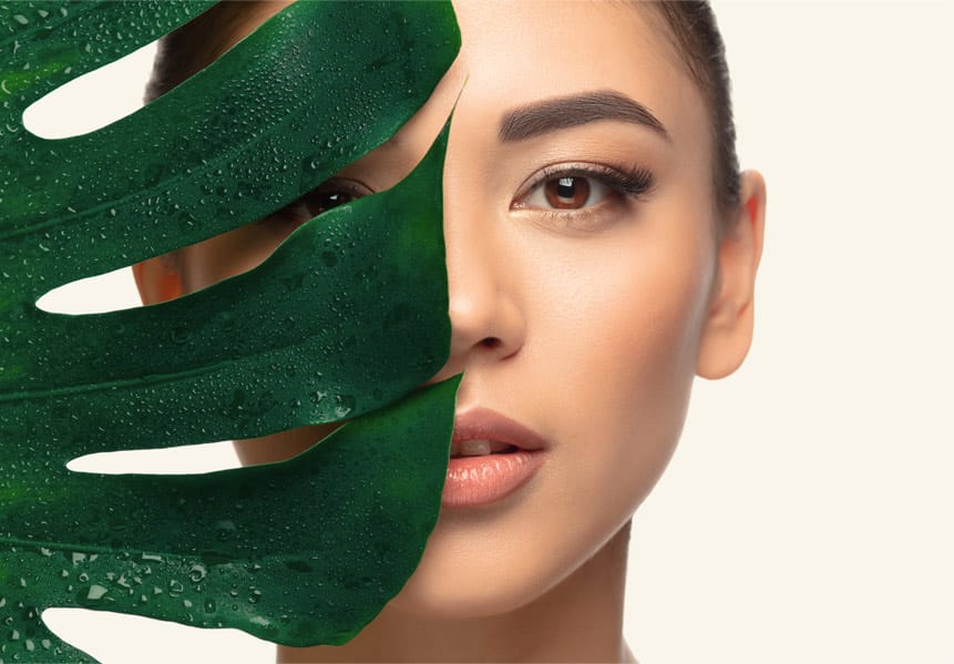 Girl behind lead - Waxing Gesichtsbehandlung Microneedling