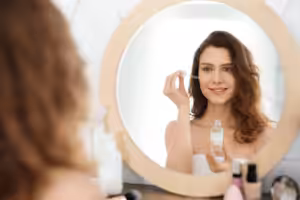 Retinol oder Hyaluron: Das hilft wirklich gegen Falten