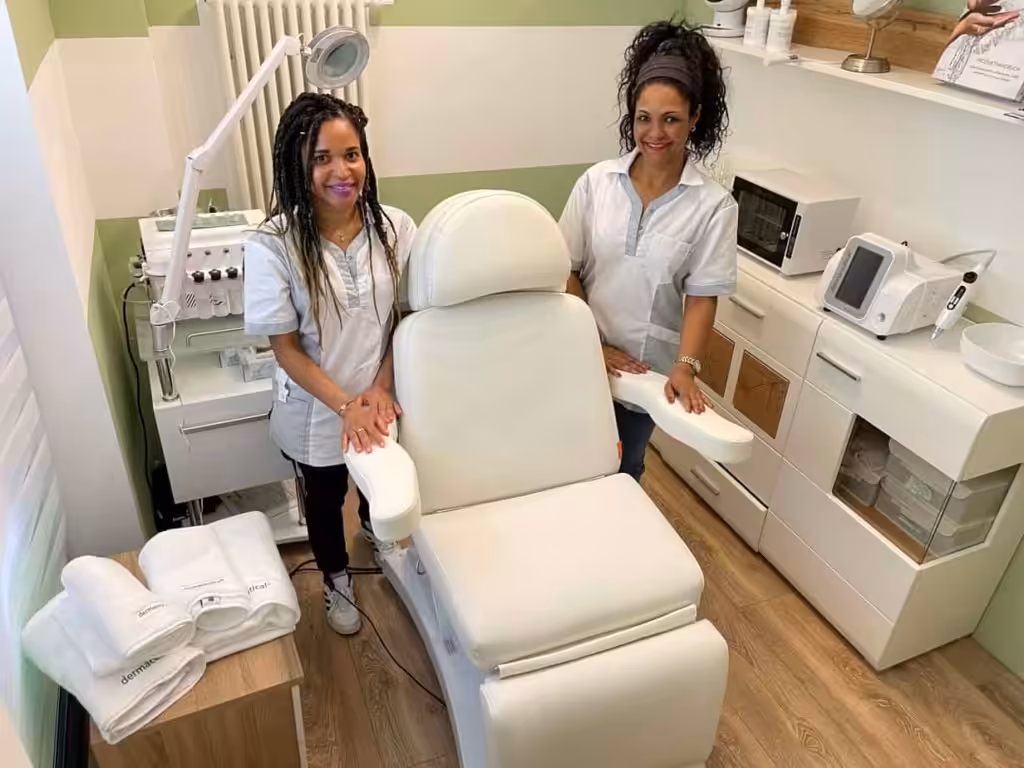 Neia und Lili im Behandlungsraum