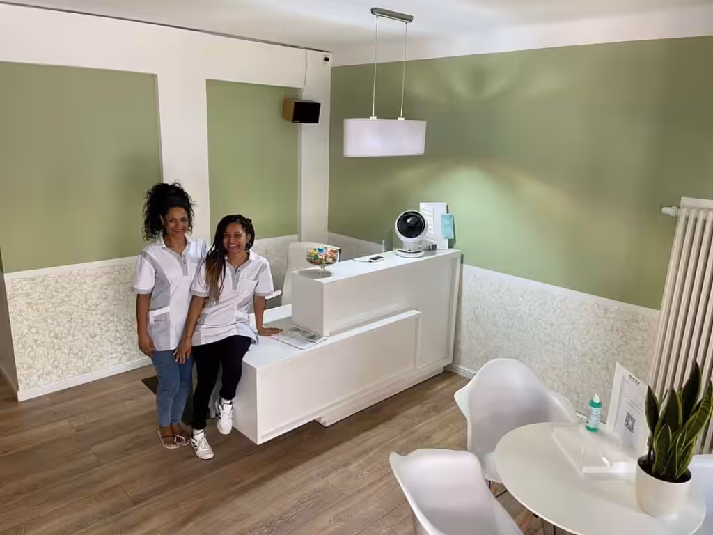 Unser Team am Empfangstresen